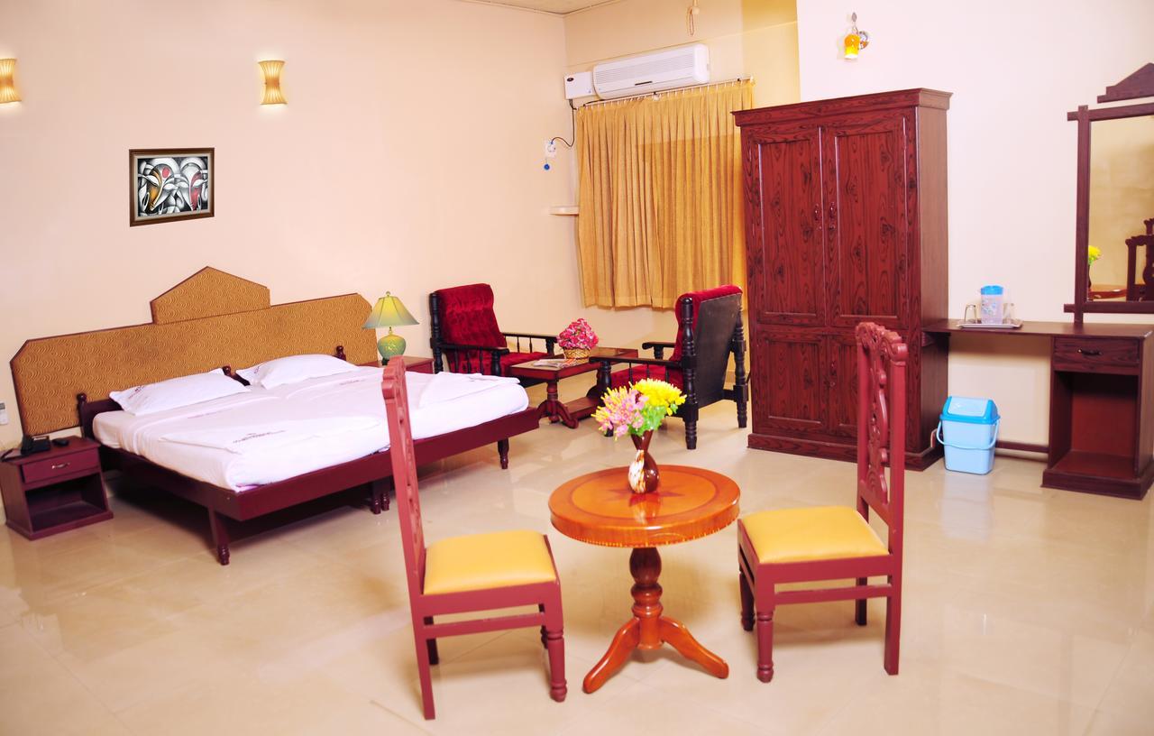 Hotel Nuhman Kondotty Экстерьер фото
