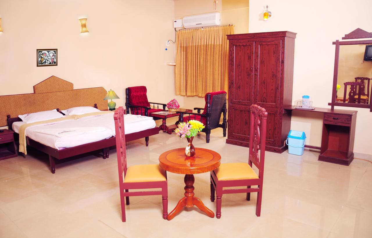 Hotel Nuhman Kondotty Экстерьер фото