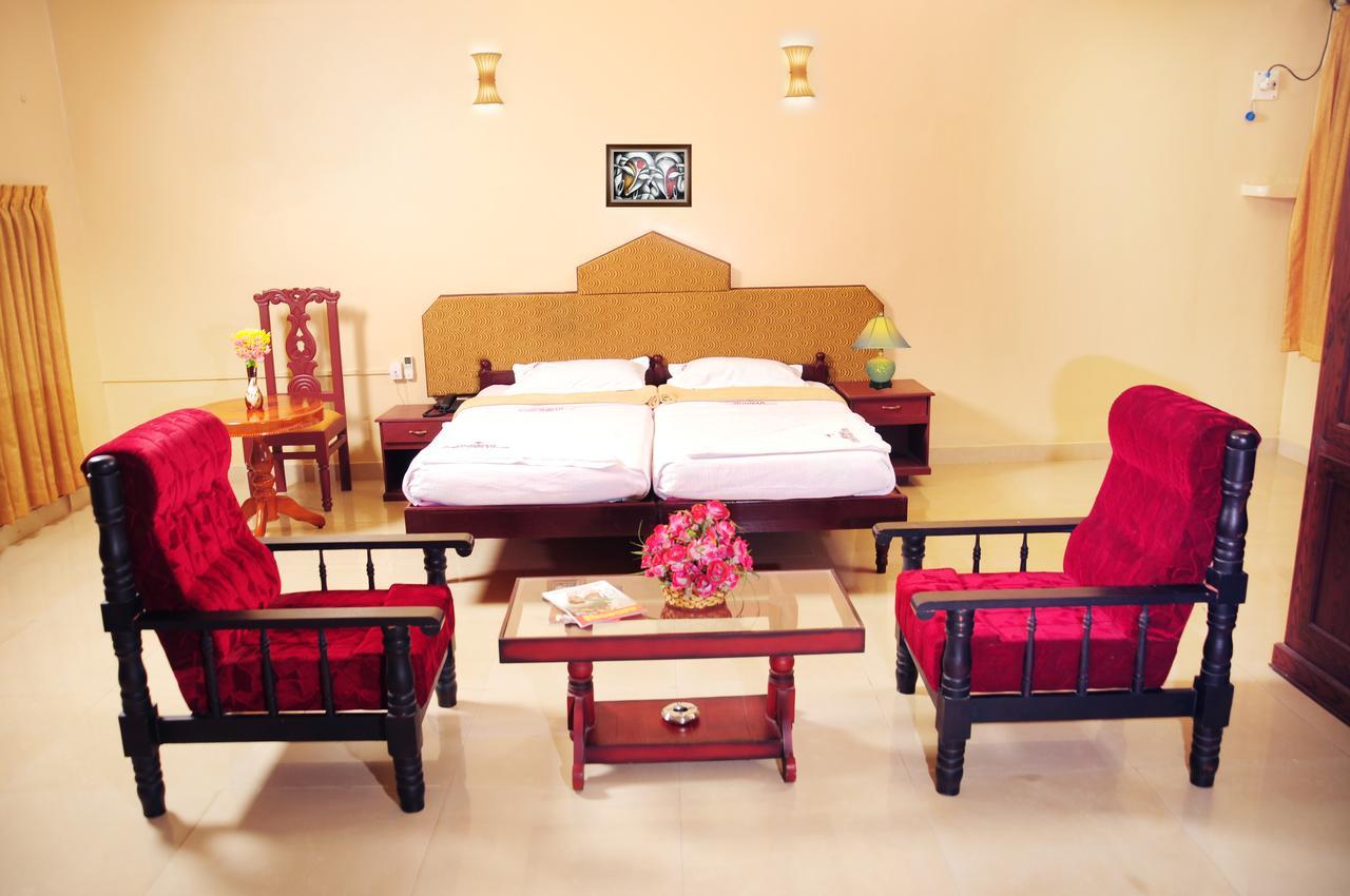 Hotel Nuhman Kondotty Экстерьер фото