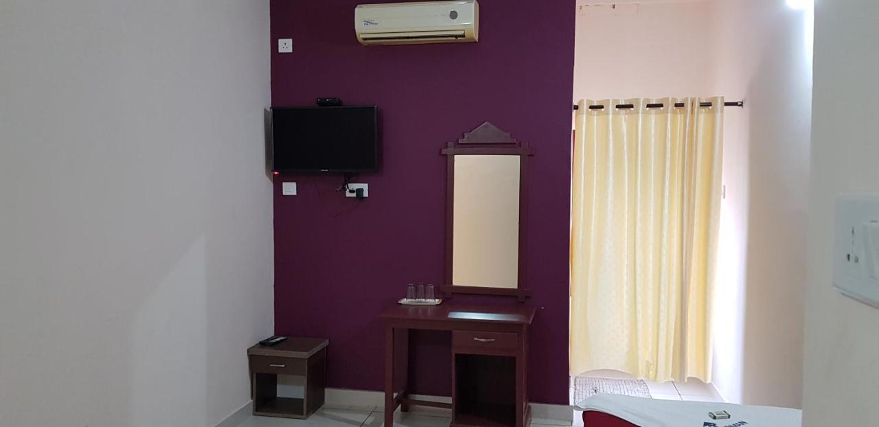 Hotel Nuhman Kondotty Экстерьер фото
