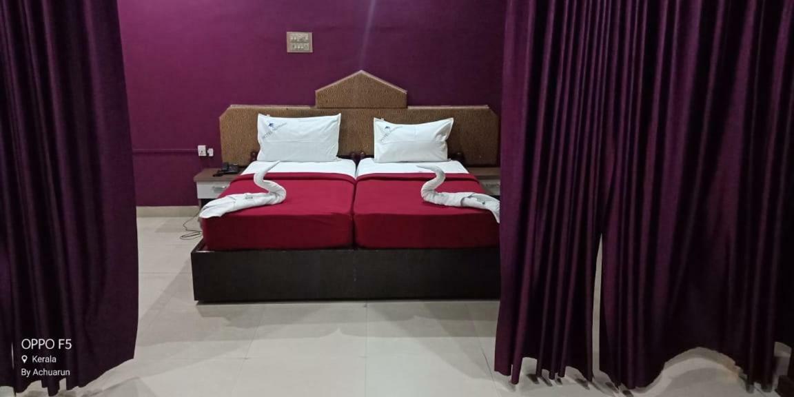 Hotel Nuhman Kondotty Экстерьер фото